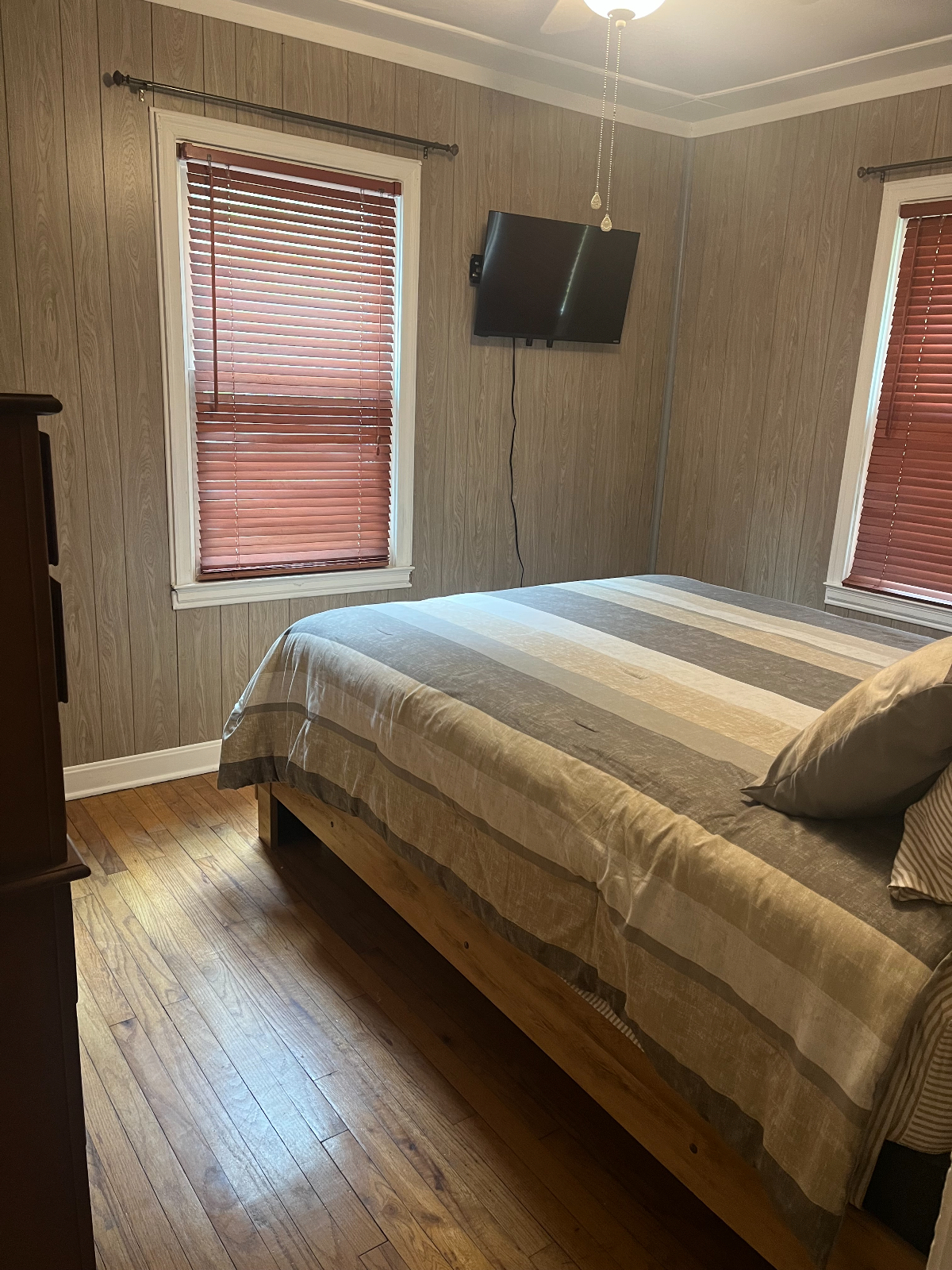 Spacious 2-Bed Home on 4 Acres w/ Wraparound Patio, Smart TVs, Utilities Included & Pet-Friendly - Photo 11
