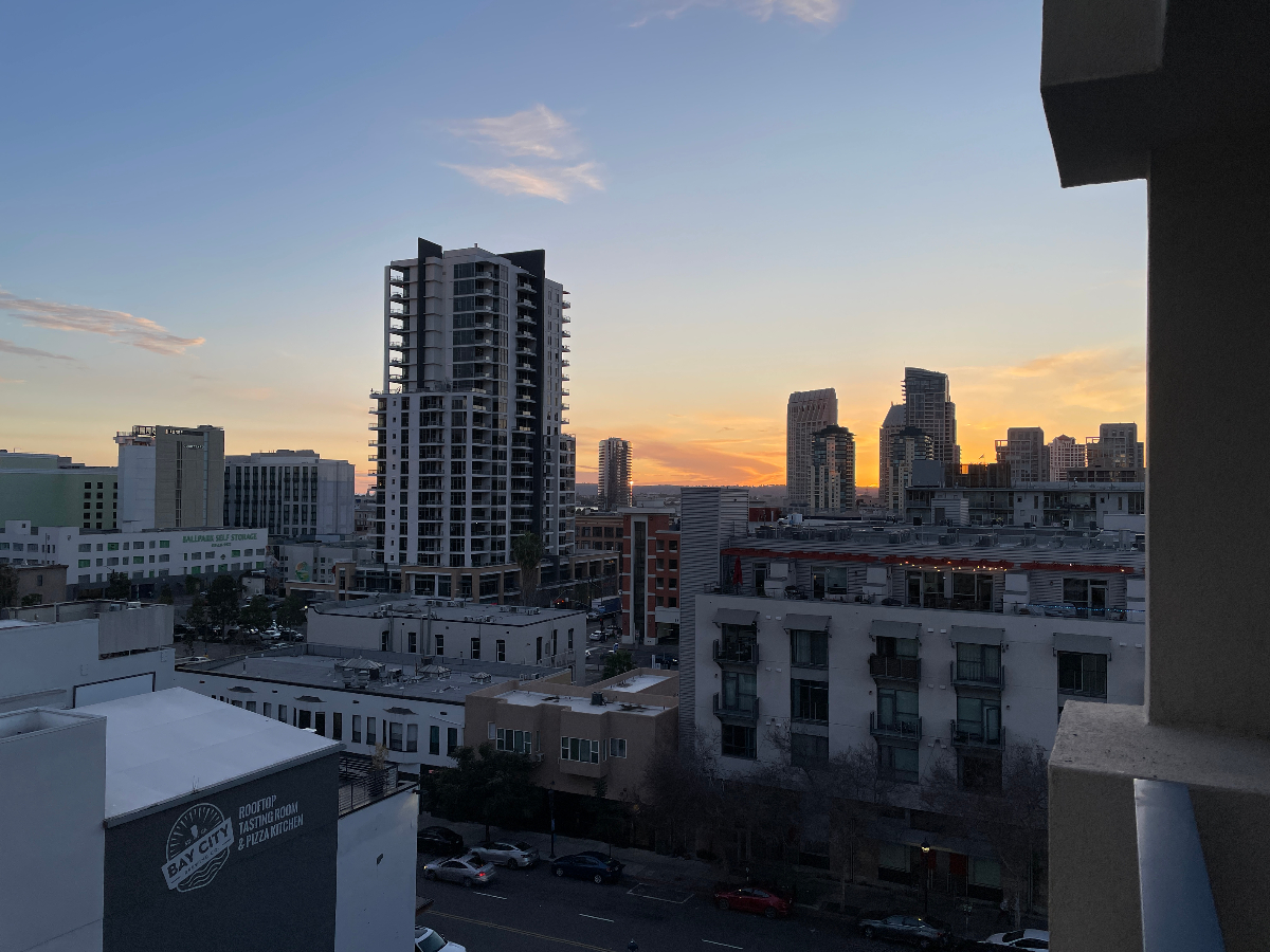 Sunlit Condo w Sunset View in Downtown San Diego - Parking Included - Photo 5