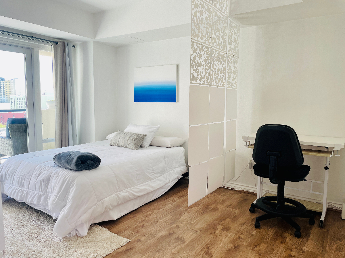 Sunlit Condo w Sunset View in Downtown San Diego - Parking Included - Photo 4