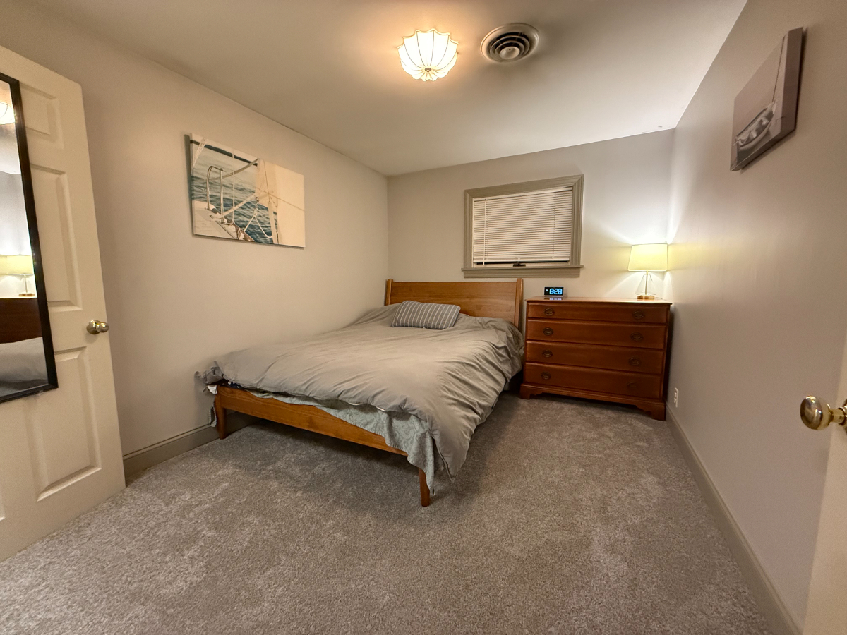 Stylish Private Guest House with Open Kitchen, Smart TV & Patio - Utilities Included - Photo 11