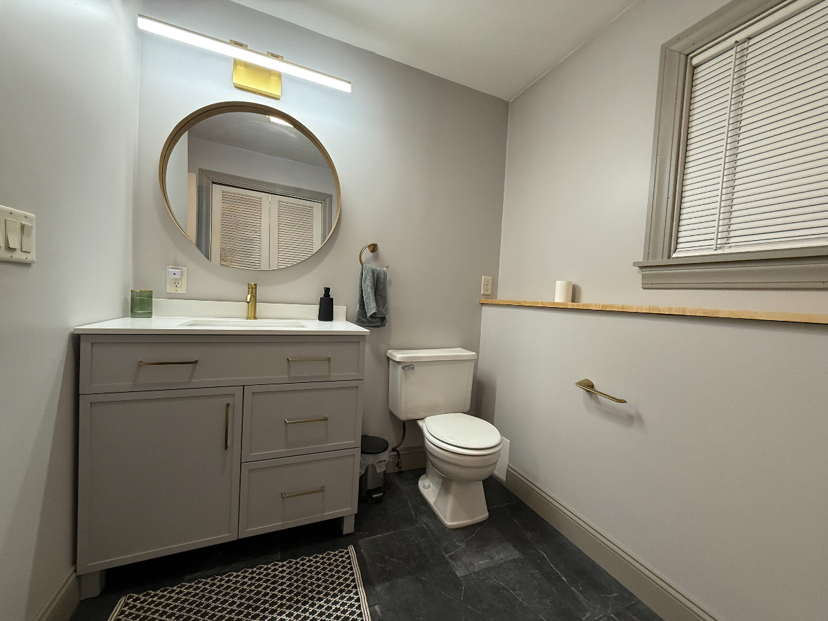 Stylish Private Guest House with Open Kitchen, Smart TV & Patio - Utilities Included - Photo 12