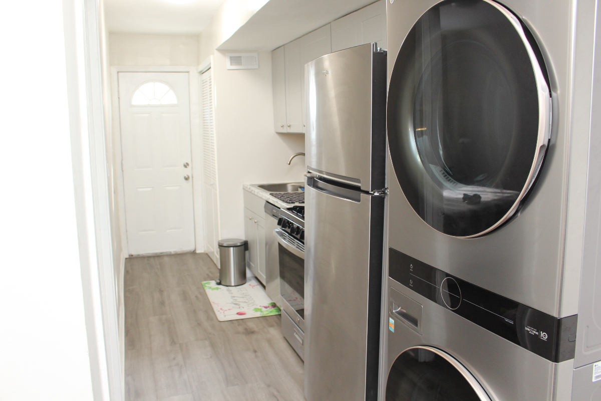 One Bedroom Condo Close to H St. - Photo 8