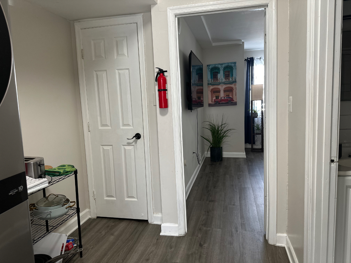One Bedroom Condo Close to H St. - Photo 5