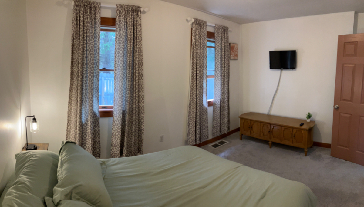 Spacious executive/military housing near Micron/Hancock ANG Field - Photo 6