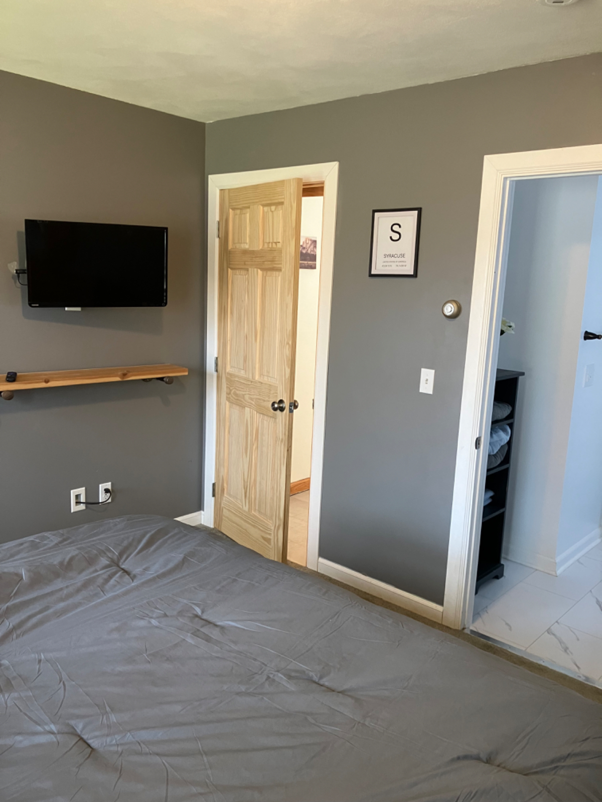 Spacious executive/military housing near Micron/Hancock ANG Field - Photo 8