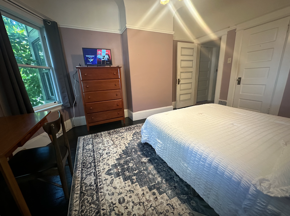 Furnished room in large Panhandle home - Photo 3
