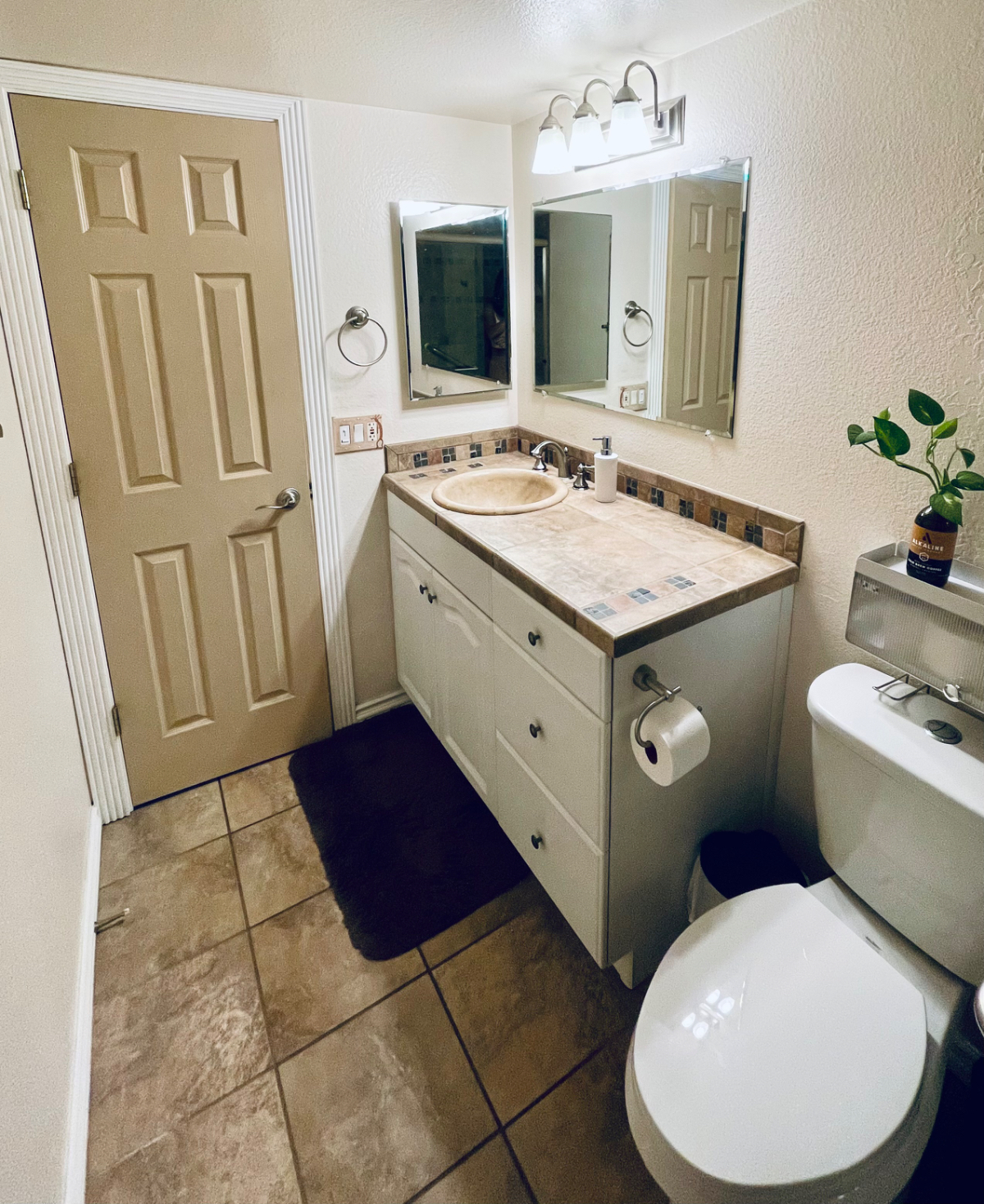 Updated 2BR Gem Close to Old Town with Pool - Photo 8