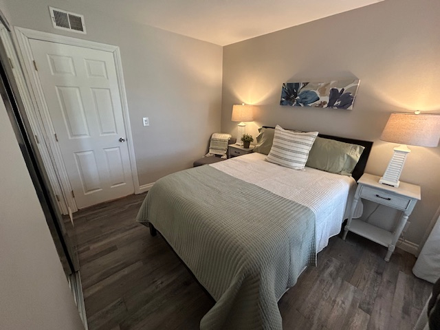 Your Sanctuary After the Shift - Private Bedroon & Bath for Heath-care Professional - Photo 3