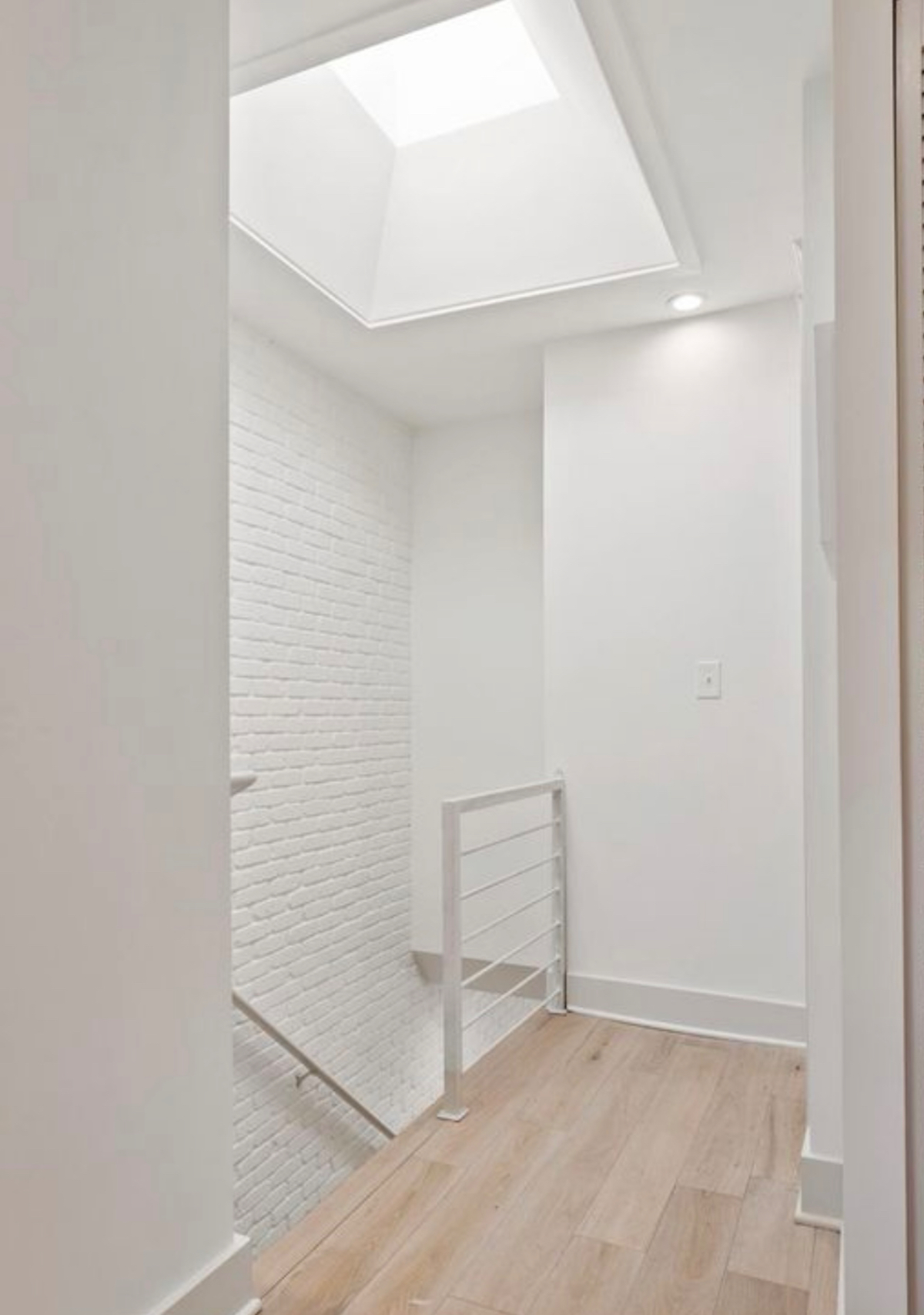 Homey NE - Photo 1