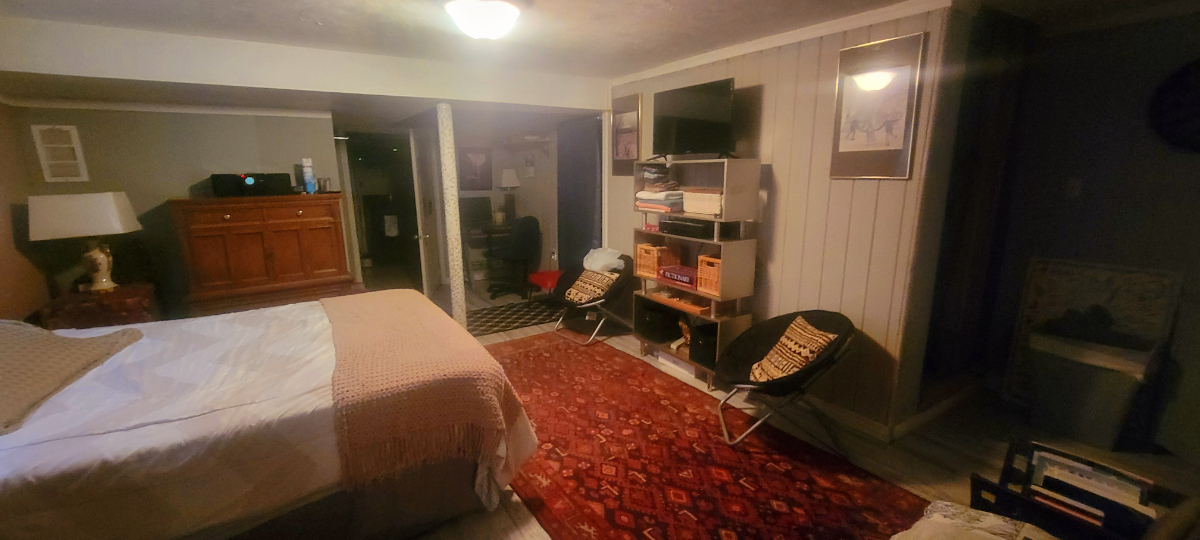 Large and Convenient Basement Studio - Photo 3