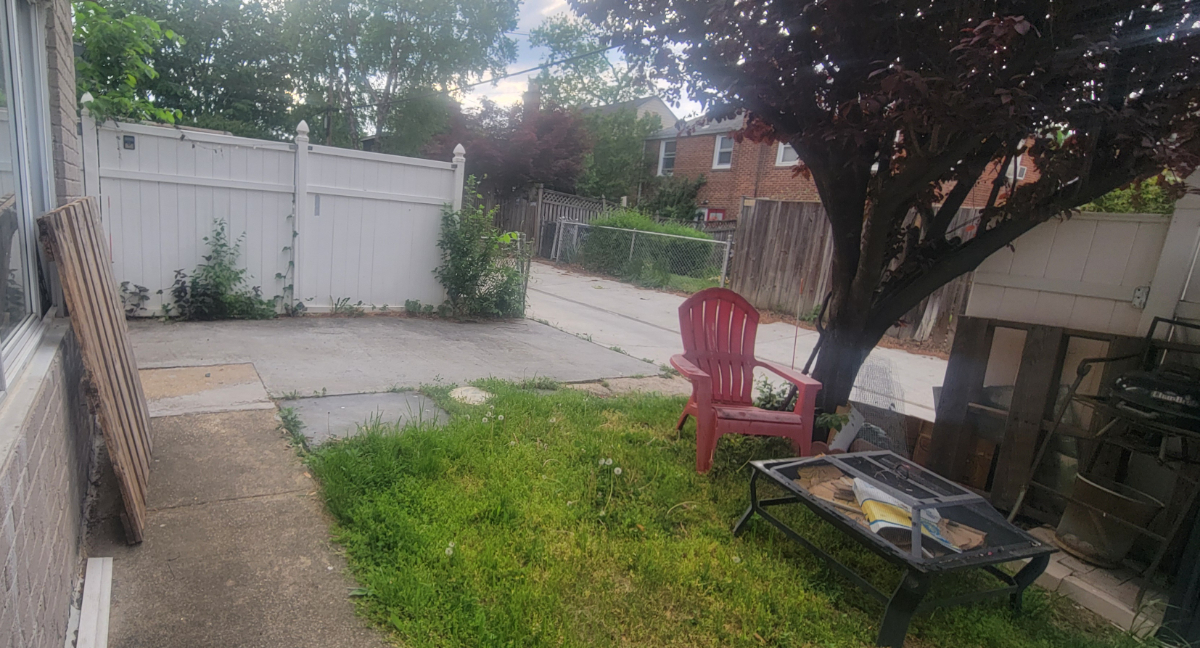 Large and Convenient Basement Studio - Photo 6