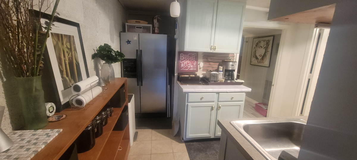 Large and Convenient Basement Studio - Photo 7
