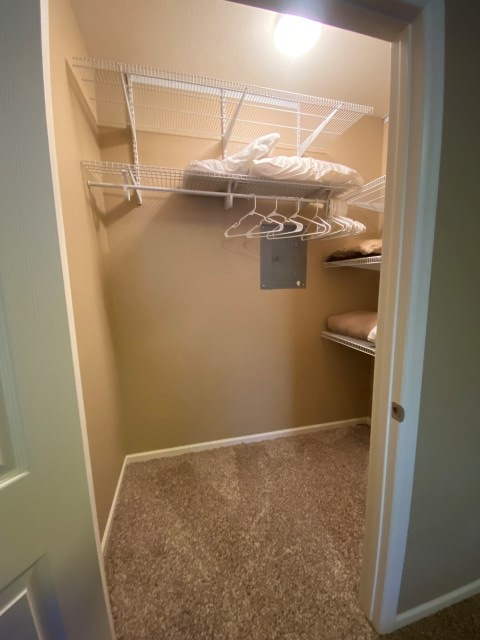 Cozy, quiet Bedroom with a Bathroom and Kitchenette - Photo 7