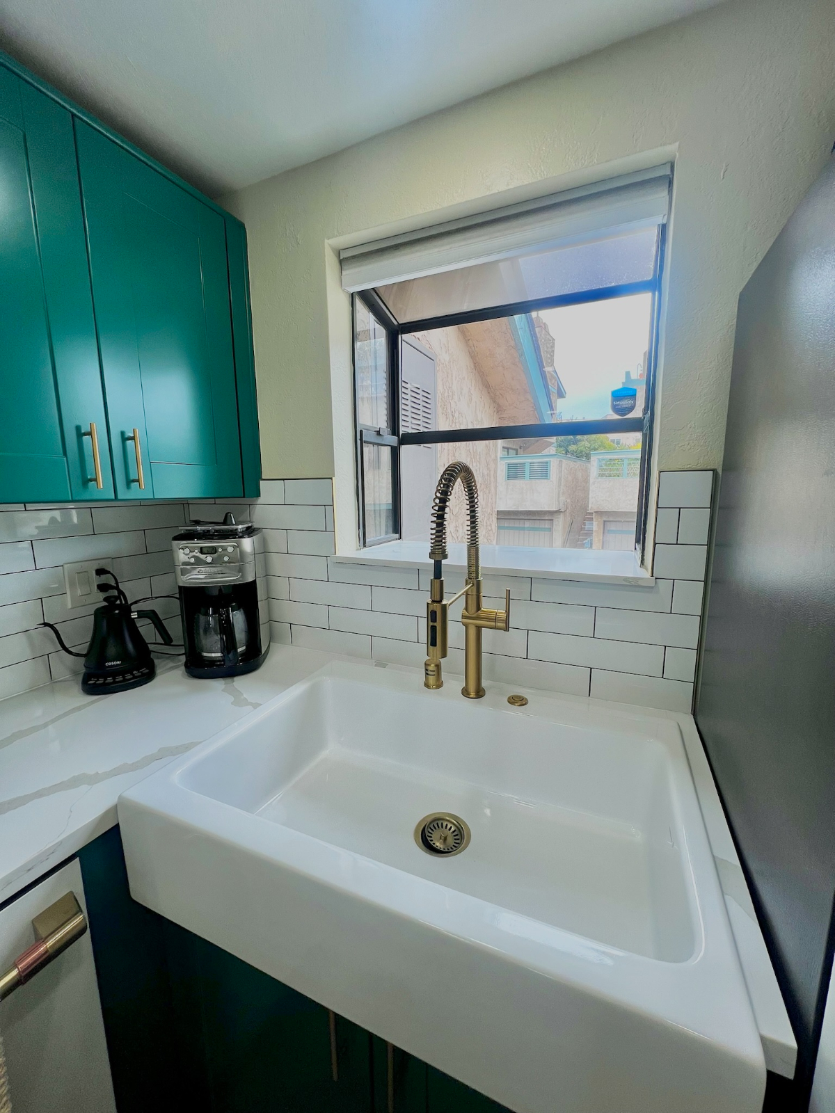 Stylish Ocean Beach Townhouse - Walk to the Sand, Relax in Comfort - Photo 5