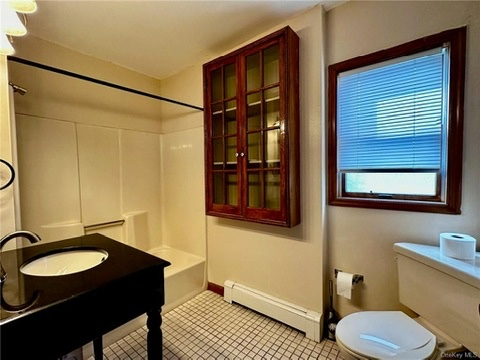 Lovely 1BR apt plus in the hamlet - Apt. A - Photo 3