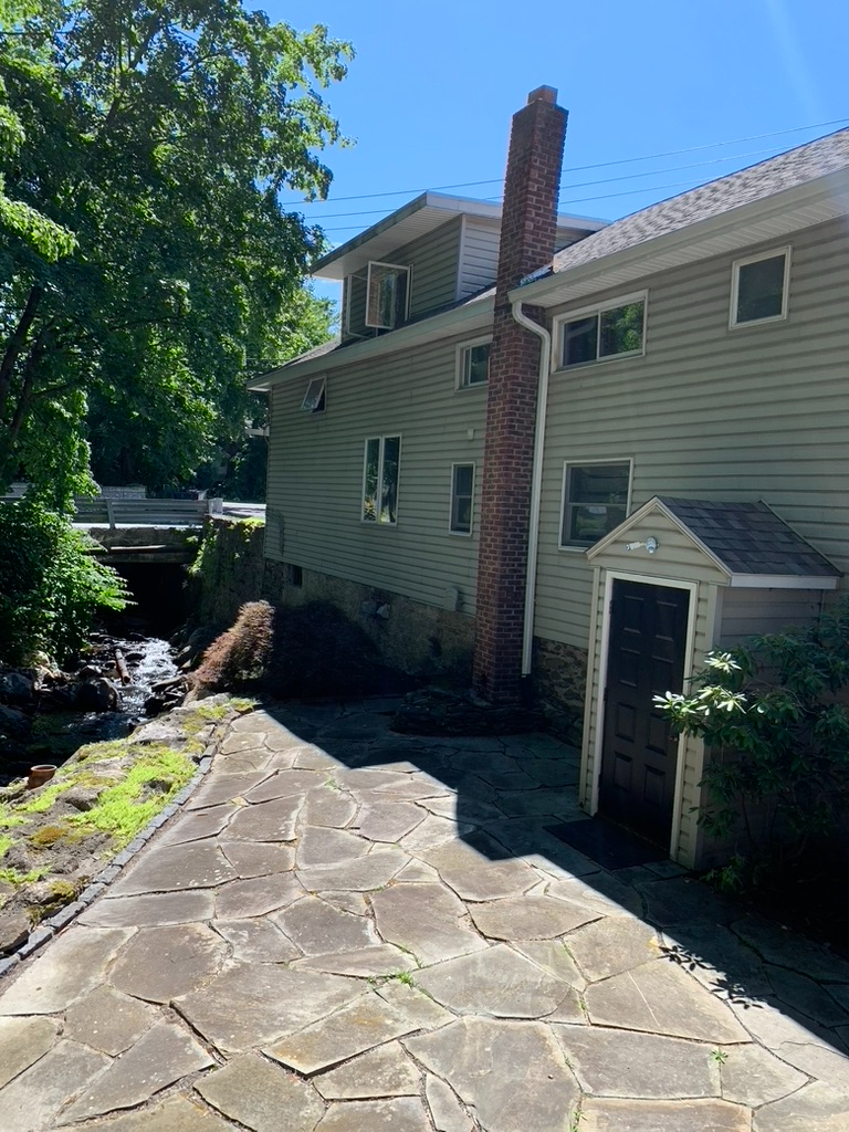 Lovely 1BR apt plus in the hamlet - Apt. A - Photo 11
