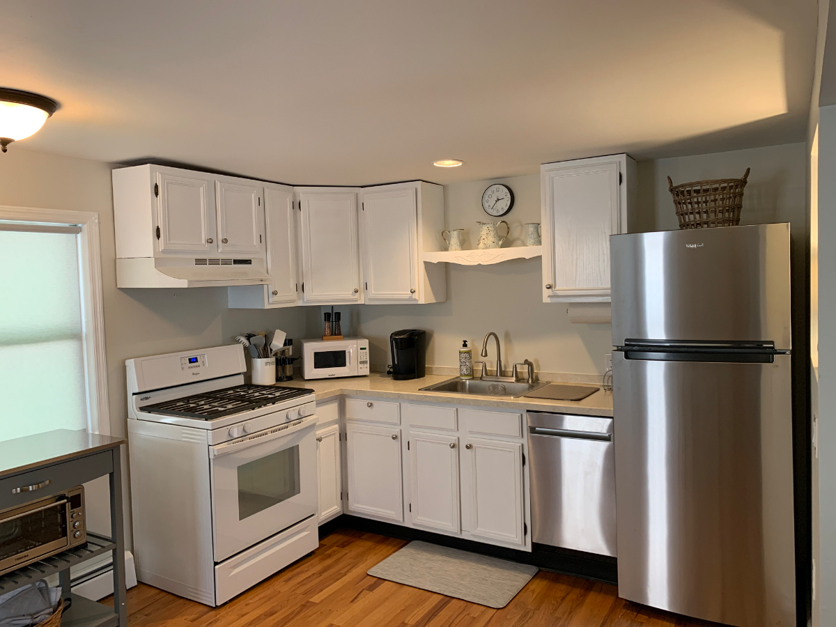 Lovely 1BR apt plus in the hamlet - Apt. A - Photo 2