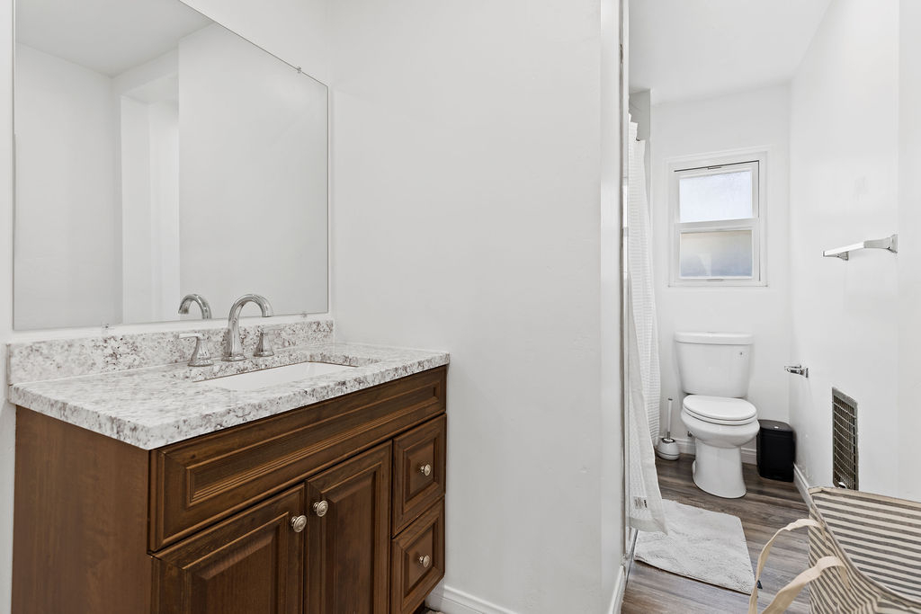 Large Studio In Banker's Hill - Walking Distance To Little Italy and Balboa Park - Photo 3