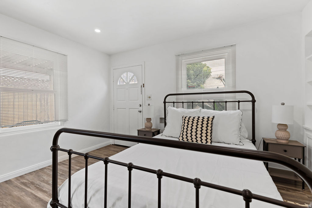 Large Studio In Banker's Hill - Walking Distance To Little Italy and Balboa Park - Photo 4