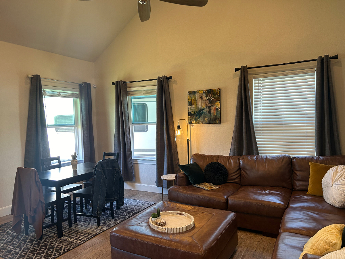 Fun cozy new home - Photo 2