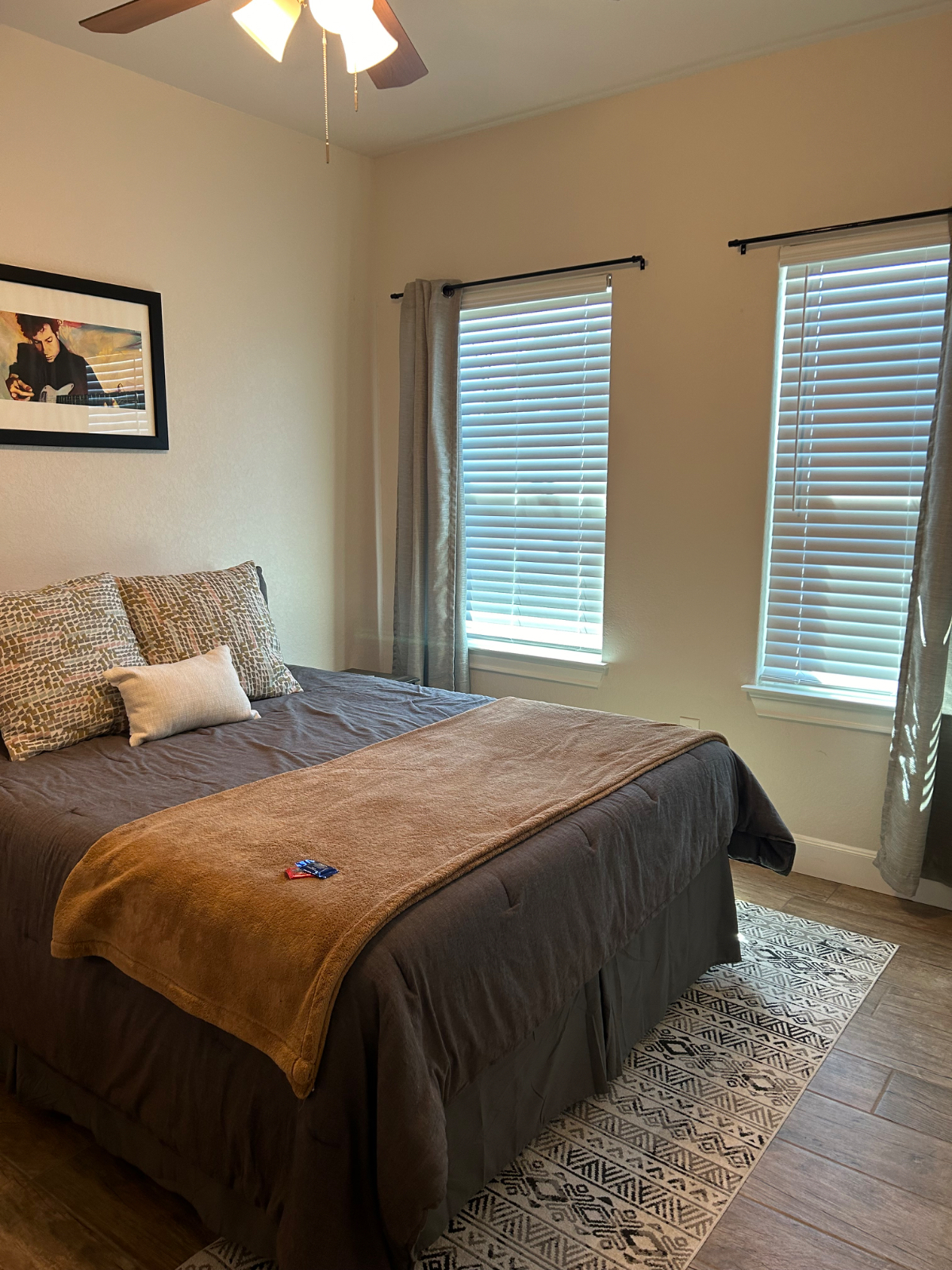 Fun cozy new home - Photo 3