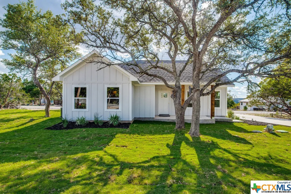 Fun cozy new home - Photo 5