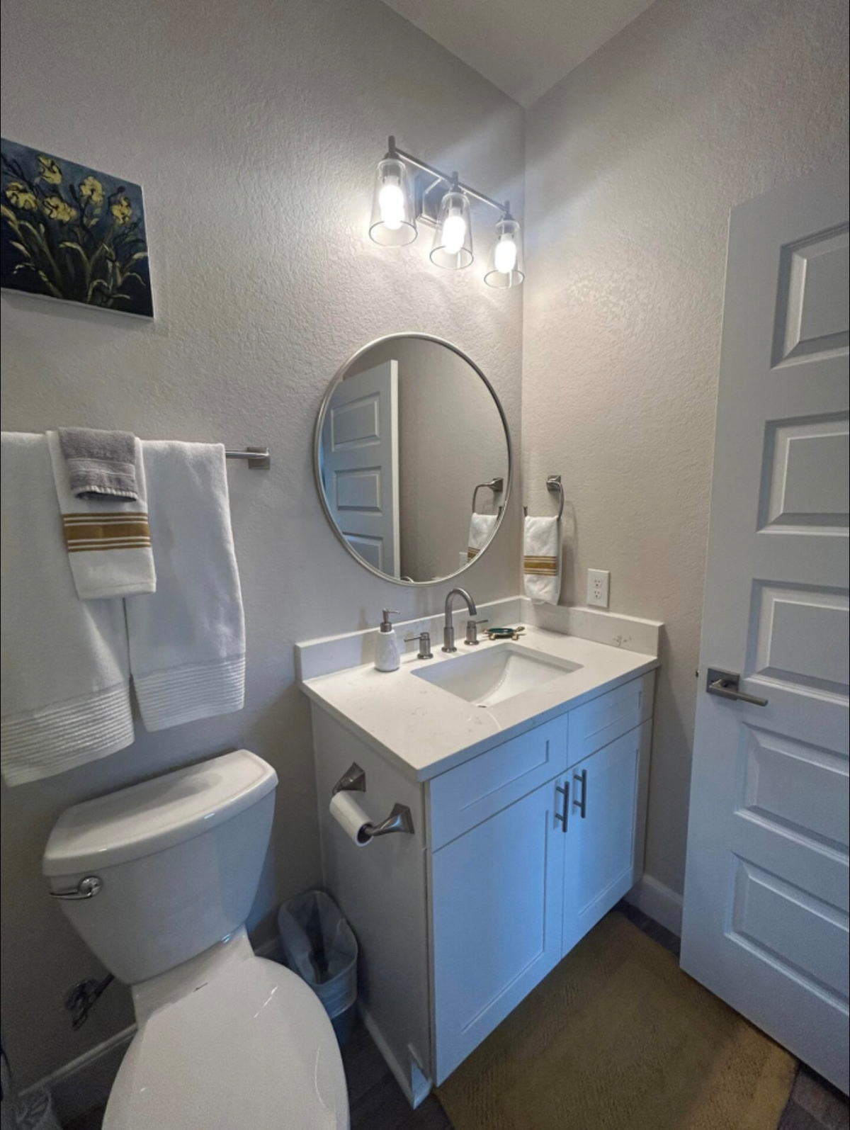 Fun cozy new home - Photo 11