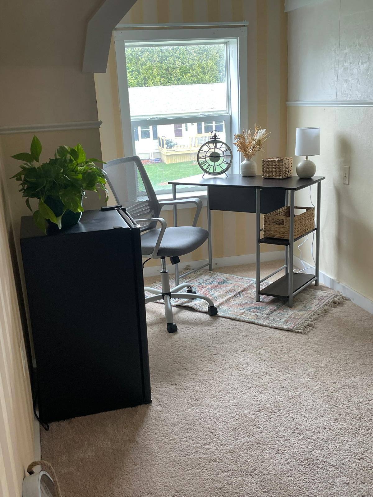Entire upstairs rental 5 minutes from hospital - Photo 2
