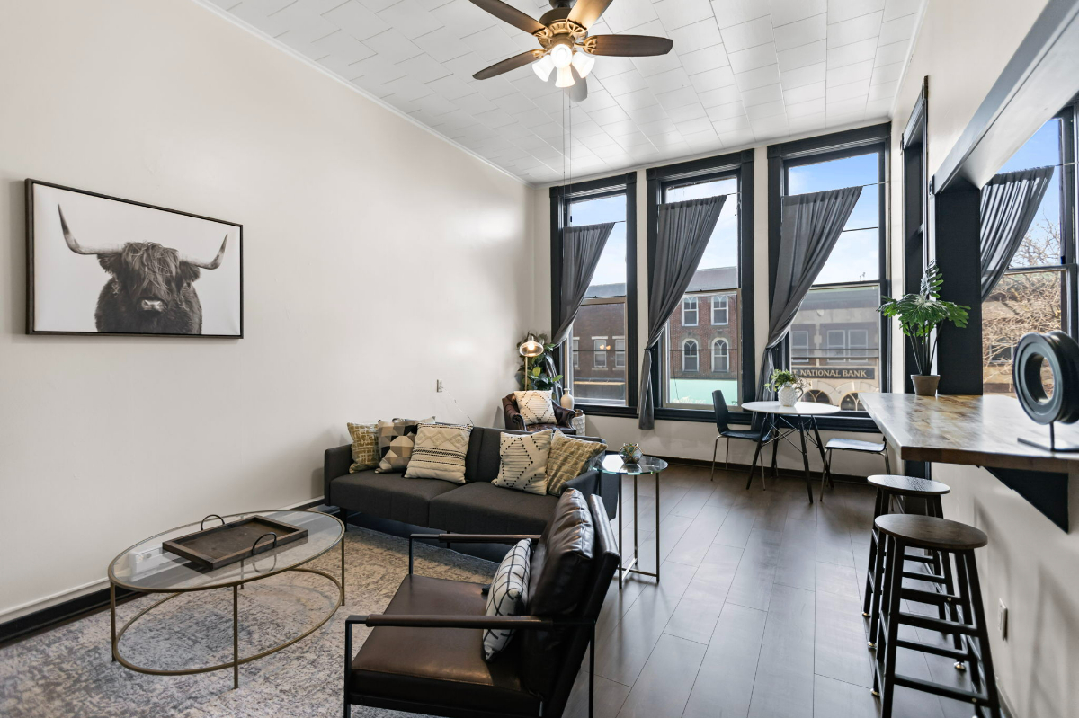 Entire Apartment - Downtown Northfield on Division Street - Excellent Location Apt 3