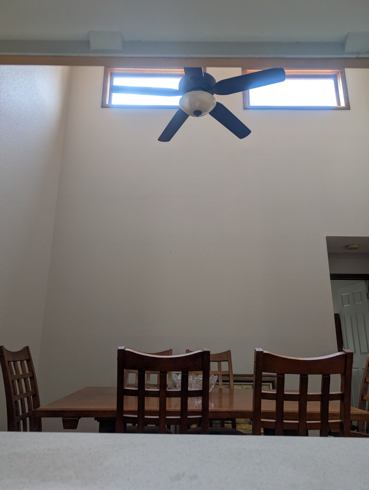 Sunny Modern 2 Bedroom, 2 Full Bath  double garage with updated kitchen in quiet area - Photo 5
