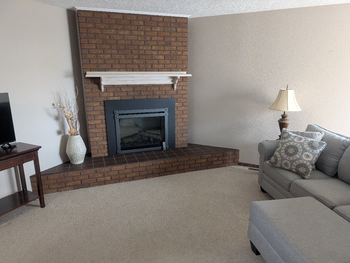 Sunny Modern 2 Bedroom, 2 Full Bath  double garage with updated kitchen in quiet area - Photo 8