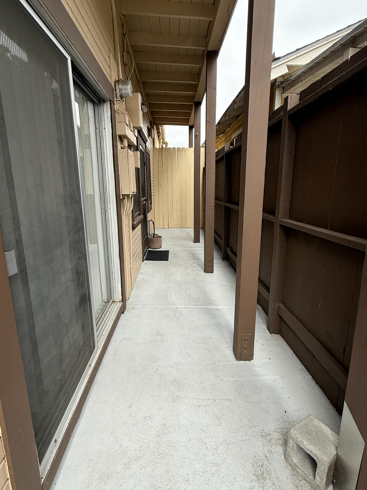 QUIET, SAFE 1 BEDROOM IN DOWNTOWN SB - Photo 2