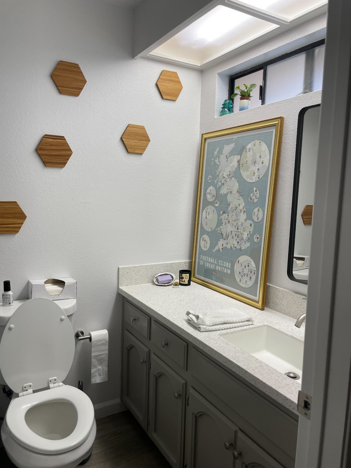 Pacific Beach Gem - Private room/bath, parking & laundry - Photo 6