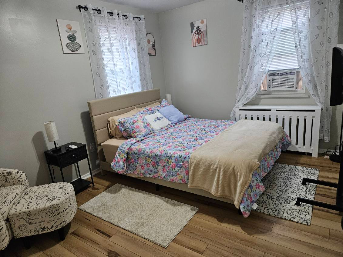 Stylish Room Close to Downtown & Hospitals