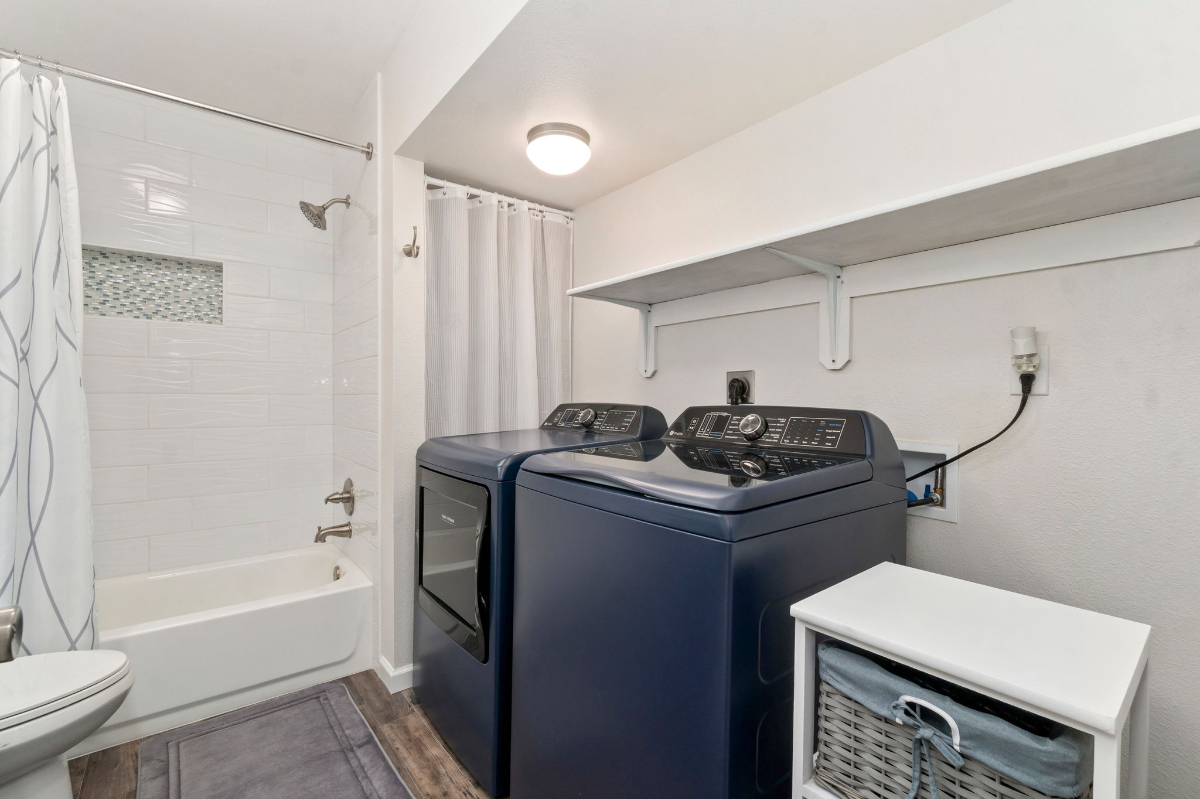 Stylish 2BR Apartment - Photo 6