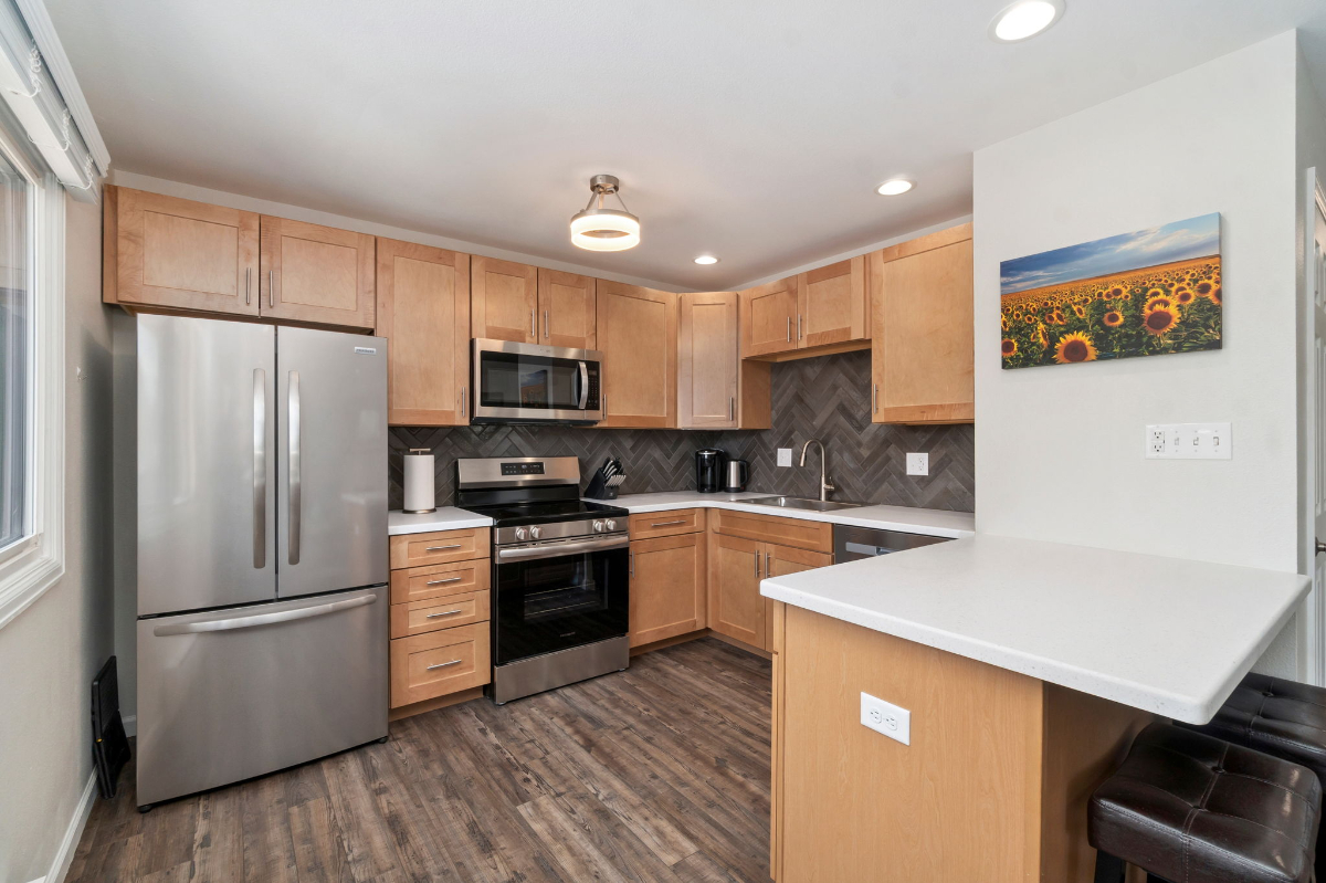 Stylish 2BR Apartment - Photo 3