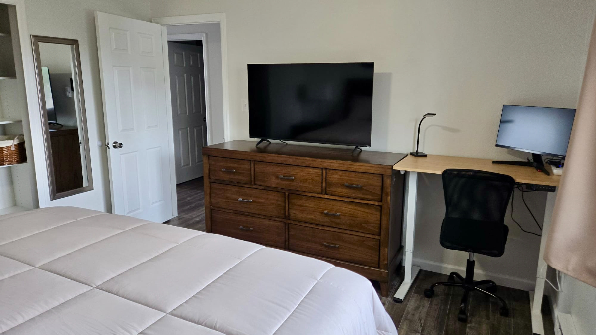 Stylish 2BR Apartment - Photo 9
