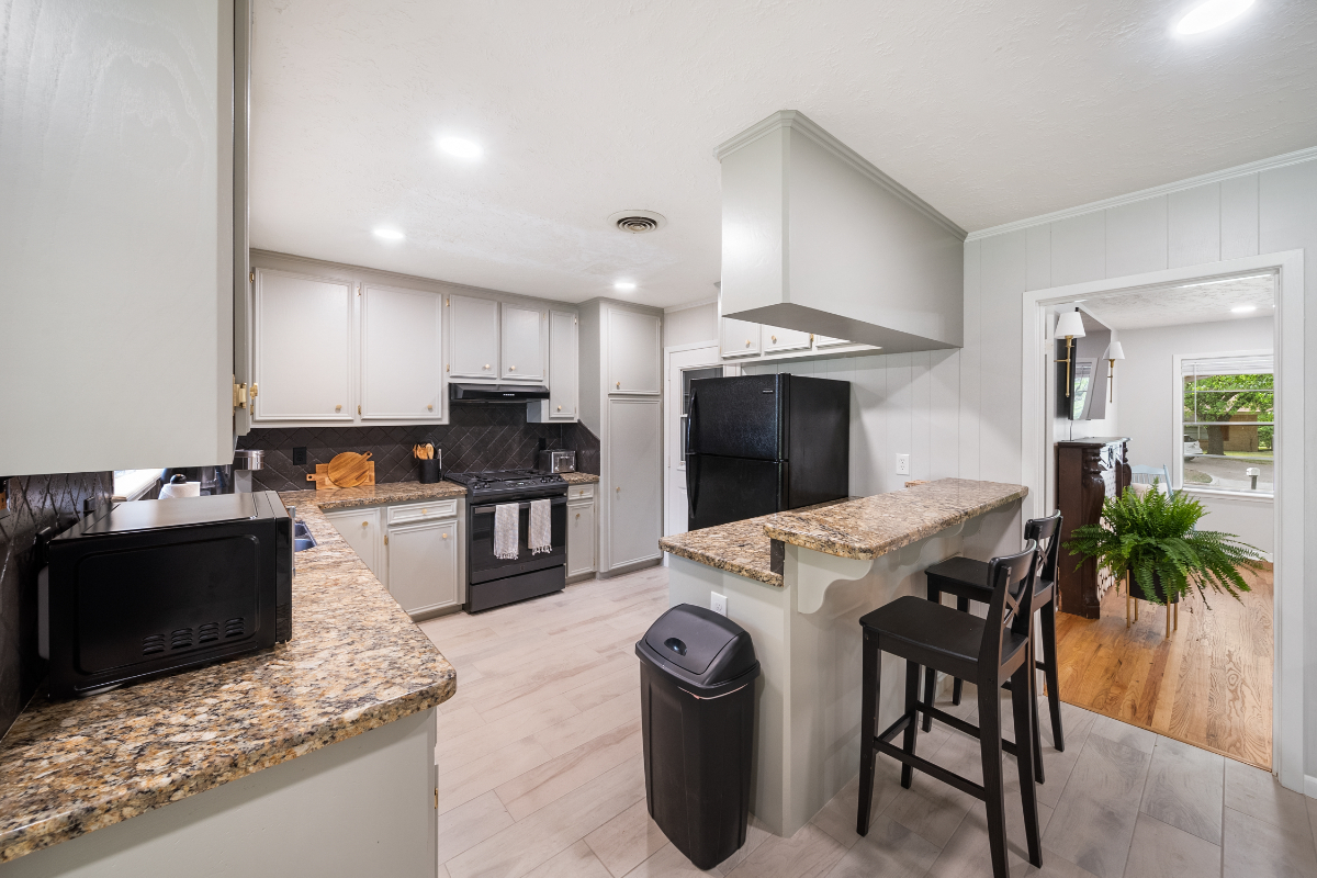 The Gathering Spot - College Station Home - Photo 9