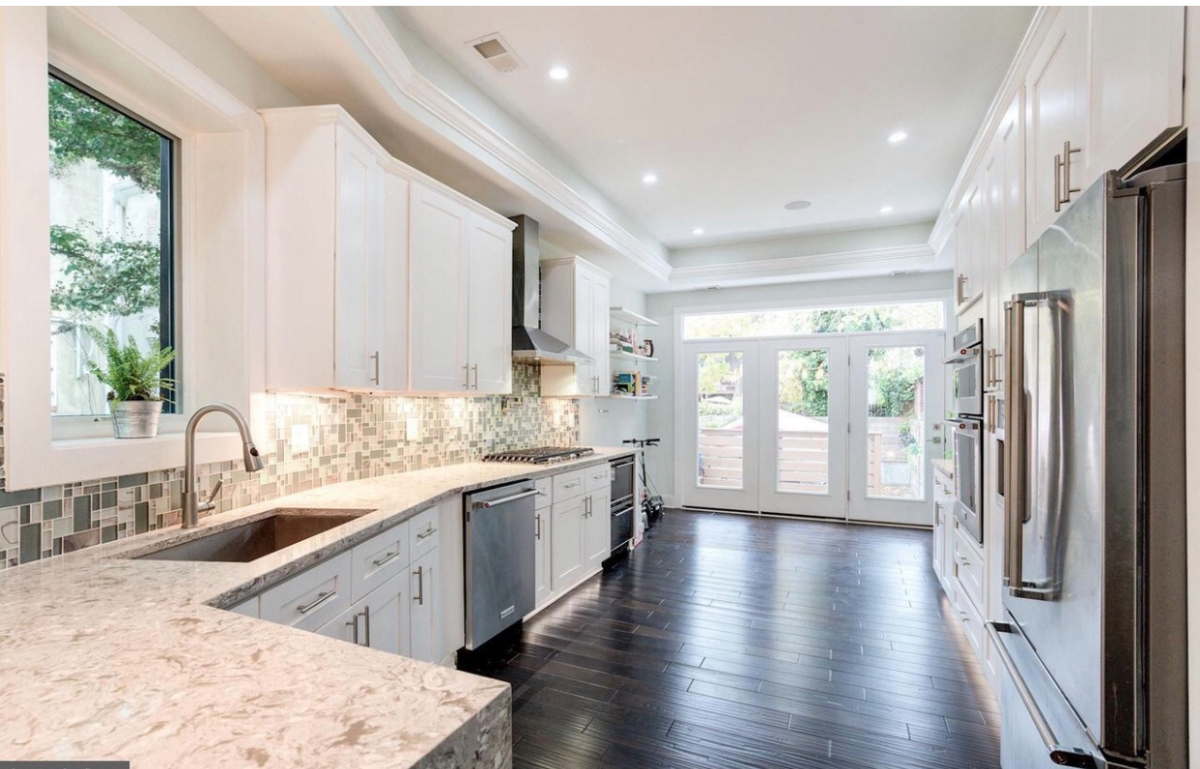 Beautiful Home, Centrally Located- Walking Distance to 4 Main Hospitals in DC - Photo 3