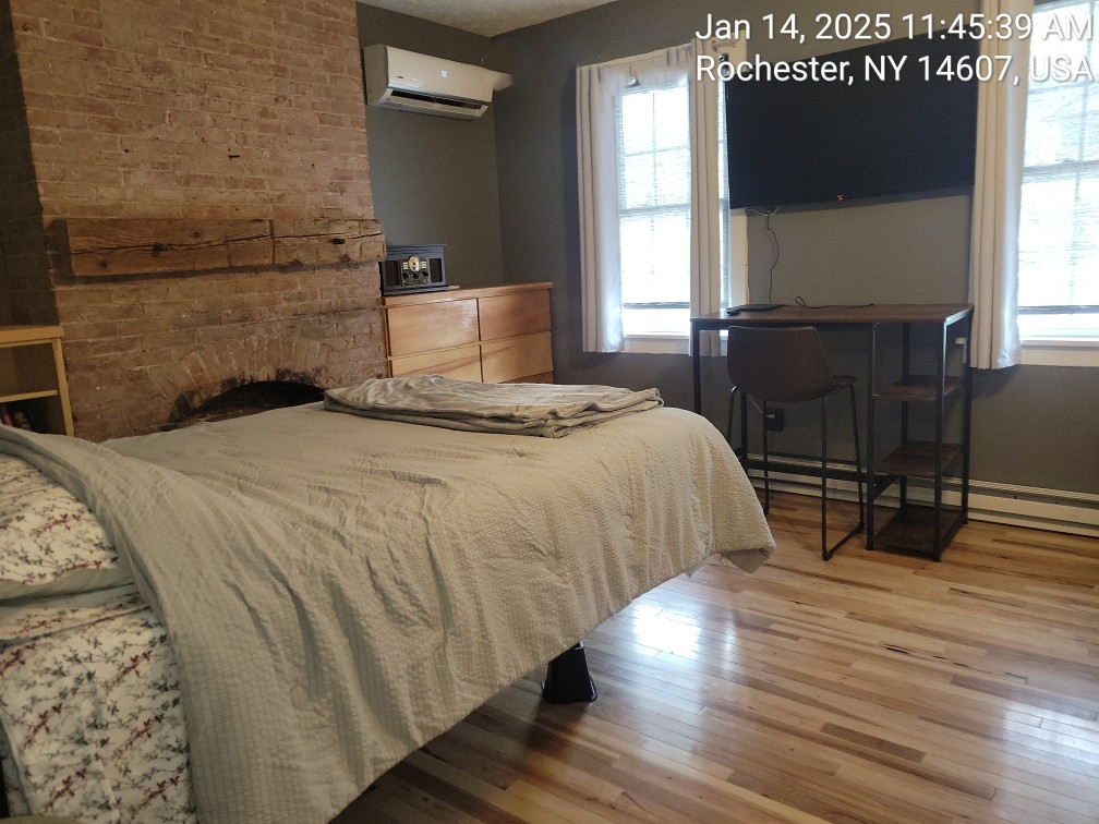 Bright Furnished Studio Near Park Ave - All Utilities Included, Pet-Friendly, Full Kitchen, Shared Y - Photo 2