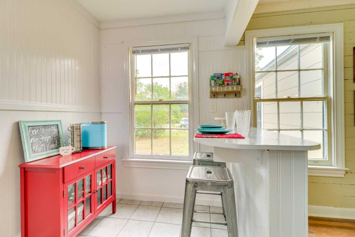 Spacious shiplap home with modern kitchen and bath - Photo 3