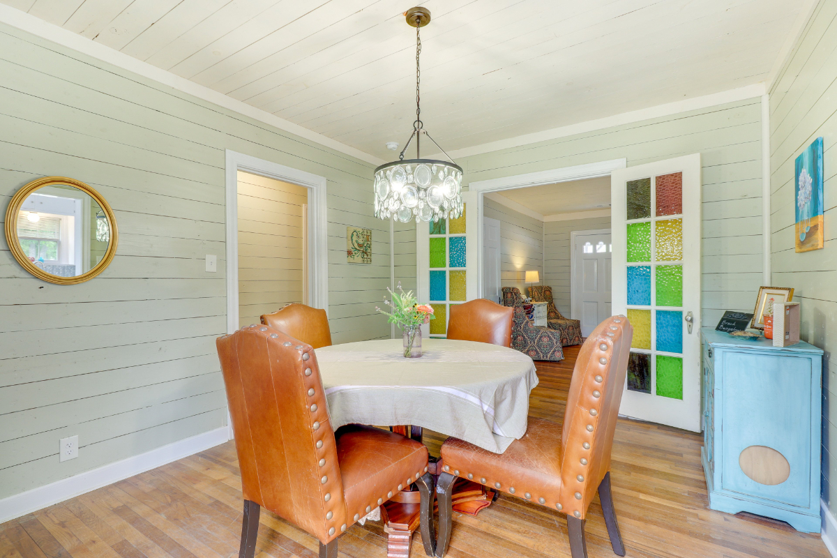 Spacious shiplap home with modern kitchen and bath - Photo 9