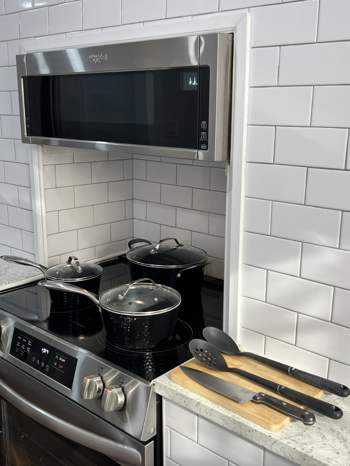 Historic Brownstone 1BR , Full Kitchen, W/D, Near Subway, Ideal for Nurses & Remote Workers - Photo 5