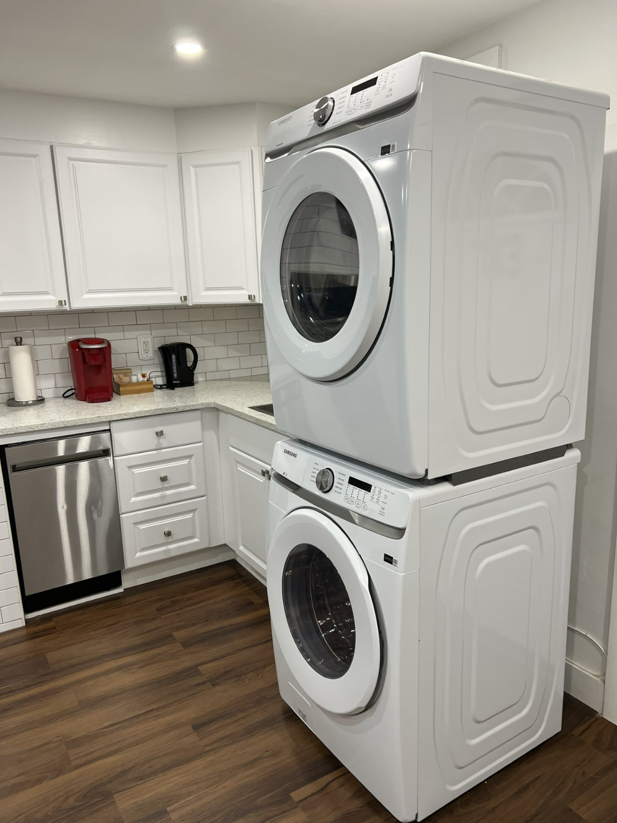 Historic Brownstone 1BR , Full Kitchen, W/D, Near Subway, Ideal for Nurses & Remote Workers - Photo 6