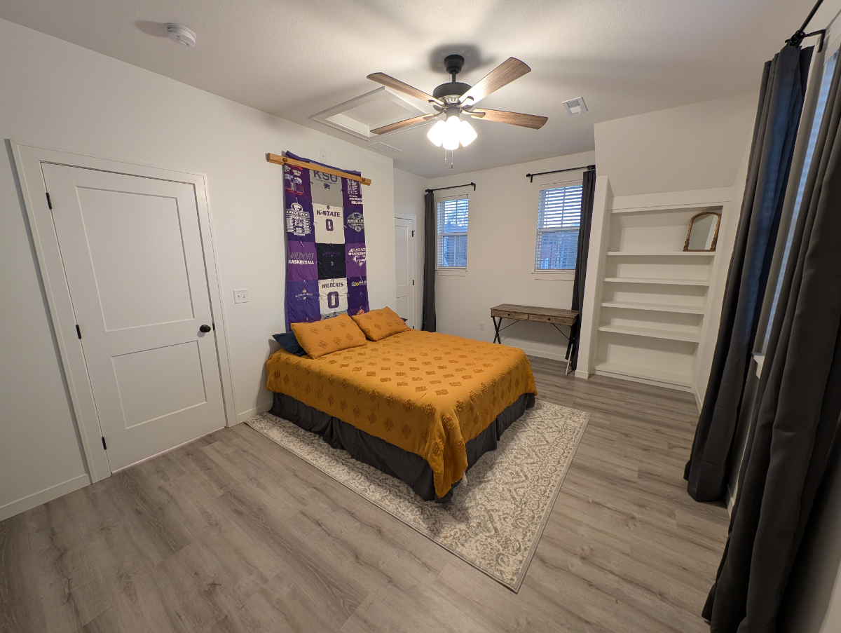 2nd Floor, East Bedroom - Photo 2