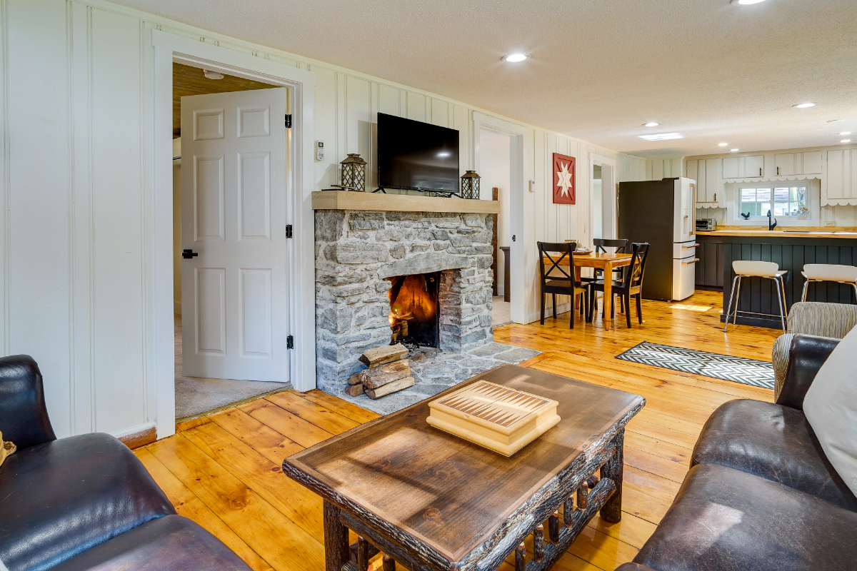 Cozy Mount Pine located in Wardsboro VT - Photo 2