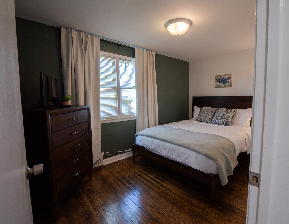 Cozy fully furnished 2 bedroom home in Greece NY/Near hospitals, shopping & highways - Photo 5