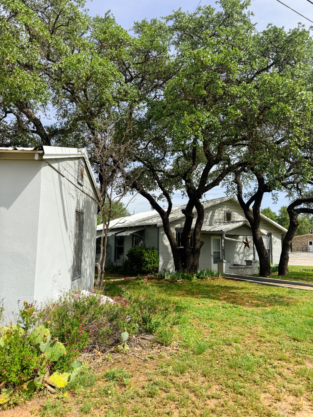 Cute Pump House convenient to Hospital, Park and Industrial Park - Photo 1