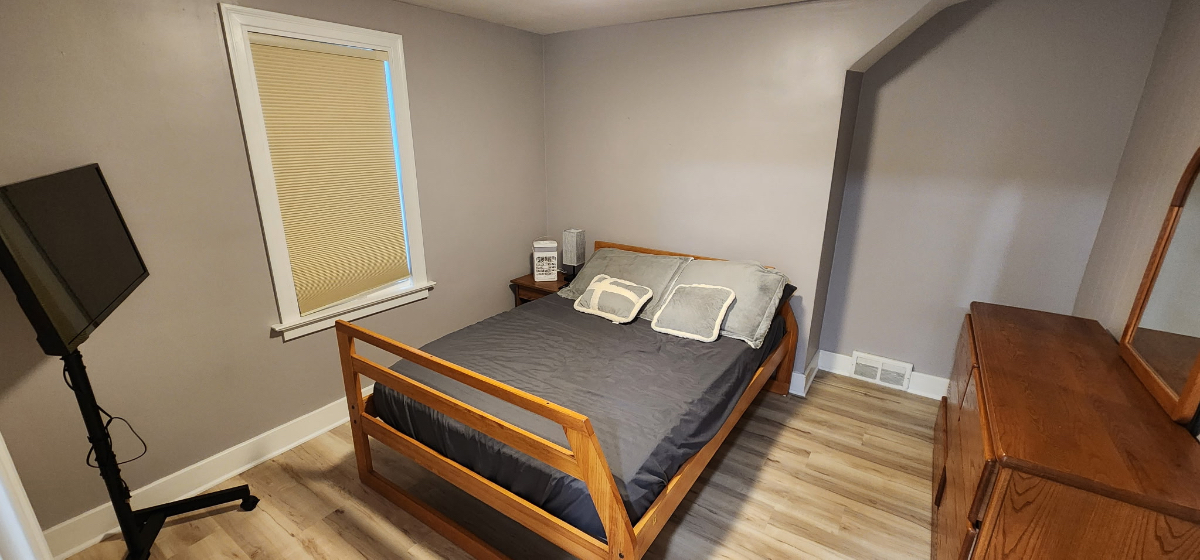 Newly renovated - Photo 6