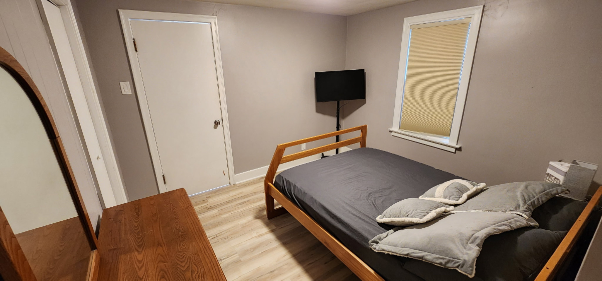 Newly renovated - Photo 5
